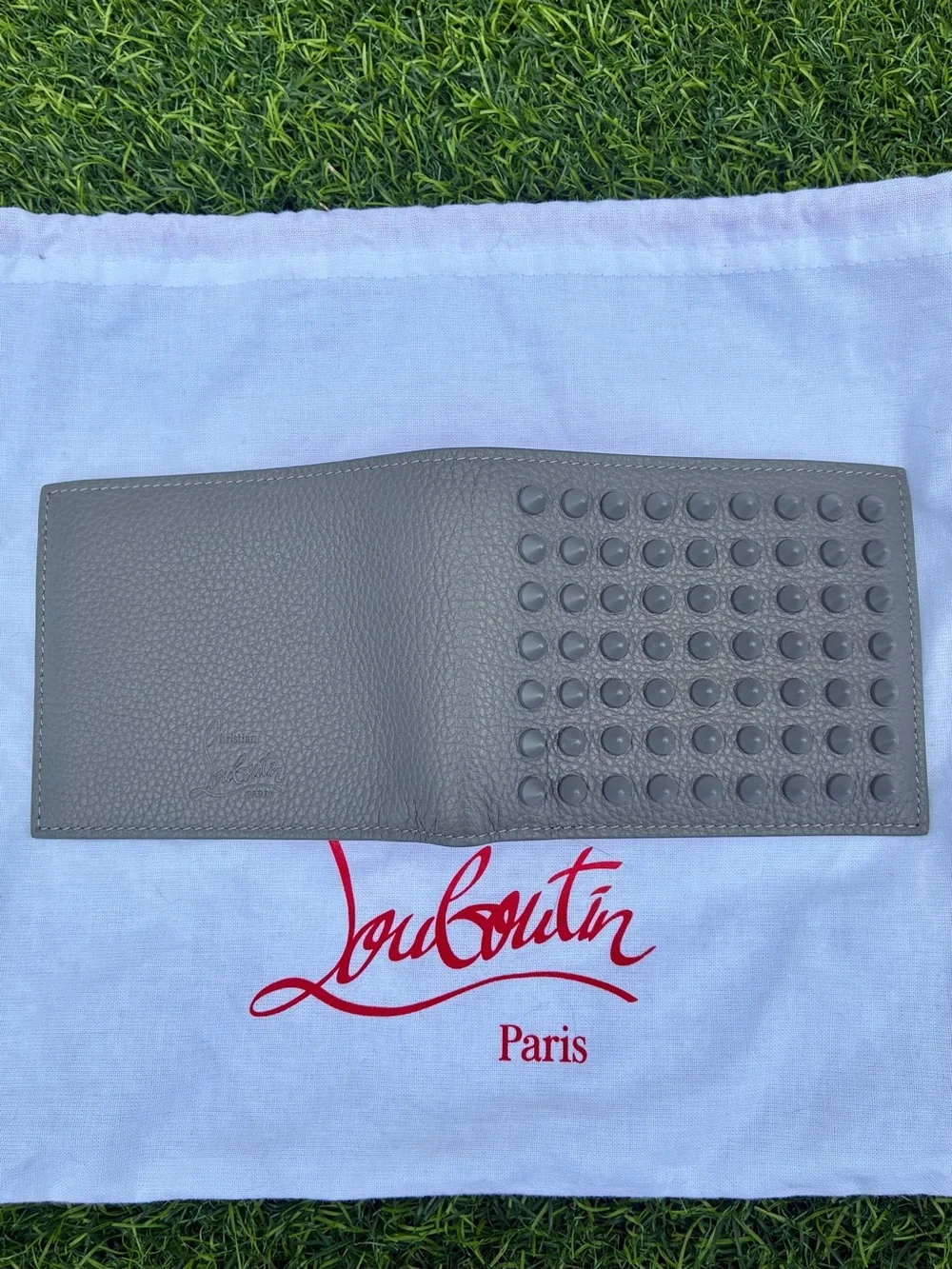 CHRISTIAN LOUBOUTIN FUNKY GREY LEATHER STUDDED BIFOLD WALLET RED INTERIOR NEW